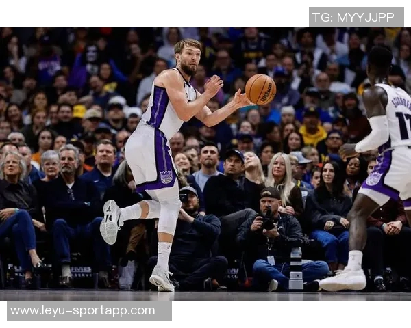 萨城对决库里拉文三分雨下19分4板2助1断展现全能表现